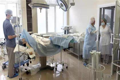 慎入!剖腹产现场实拍