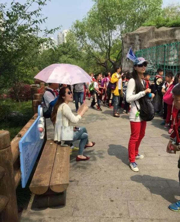 让学生打伞霸气教师来自上海 教育局正处理