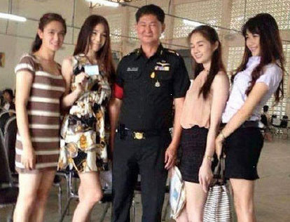 扒一扒泰国征兵办的变性女神