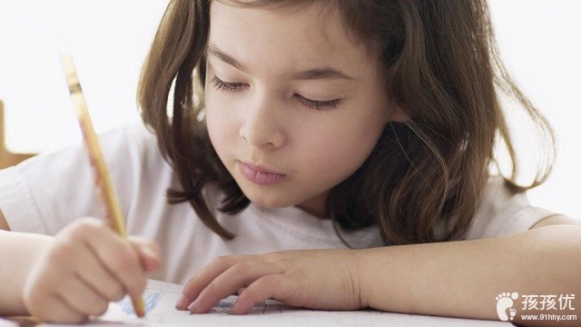 孩子放学回家是先写作业还是先玩?