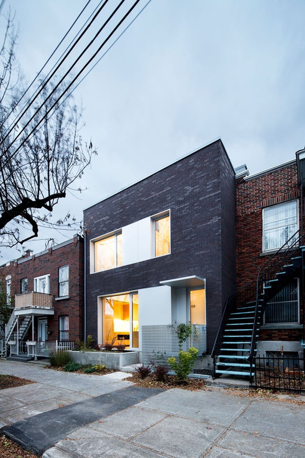 这栋是由加拿大建筑师设计的一栋小住宅,生活与工作一体,位于蒙特利尔