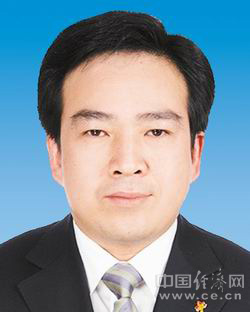 张鸣,男,汉族,1962年6月生,湖南汨罗人,大学,历史学学士,副研究员,1982年8月参加工作,1984年8月加入中国共产党。