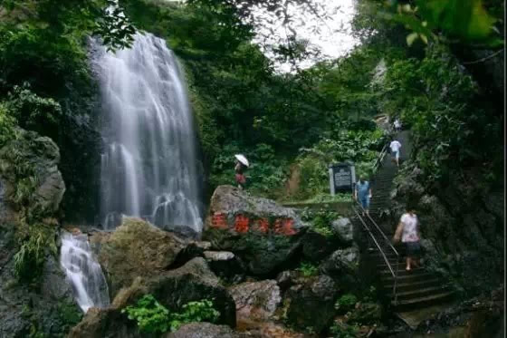 美食 正文  简介: 西樵山风景名胜区位于中国广东省佛山市南海区的西