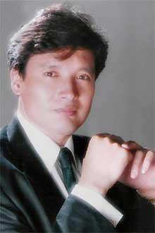 初恋林振发死后,邓丽君一直专注自己的音乐事业,于是转战到日本歌坛