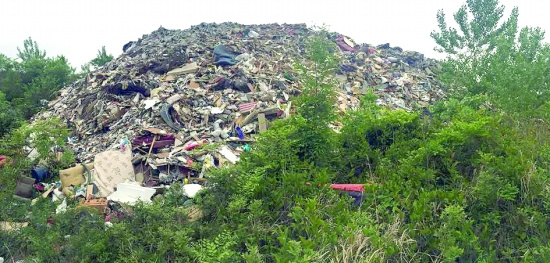 关注 | 南京句容交界处惊现十多米高的垃圾山