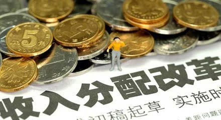 新闻潜望镜 : 加工资会让中国陷入中等收入陷阱