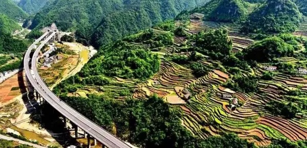 湖北恩施人口有多少_巴东至恩施有多少公里
