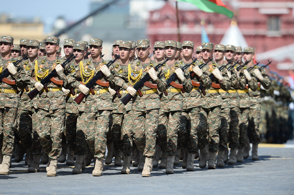 红场阅兵回放:中国仪仗队俄女兵方阵亮眼(组图)