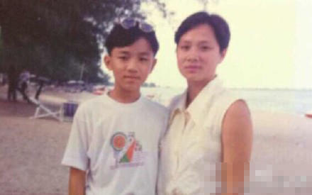 王祖蓝小时候与妈妈