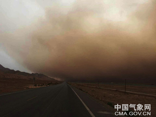喀什:出现扬沙和浮尘天气 交通受影响(图)
