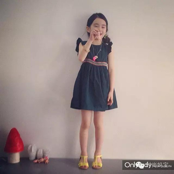资讯中心 知识百科 网络上近日疯狂流传一张韩国6岁小萝莉的写真照
