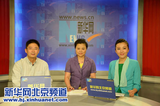 北京市医院管理局副局长吕一平(中)、医疗护理处处长谷水(左)做客 “2015北京护理文化周”系列访谈。新华网北京频道发,骆璐摄