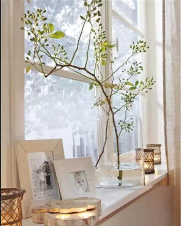 除了书籍,灯具与植物,窗台旁边的空间也能依照自己的兴趣放上各种有