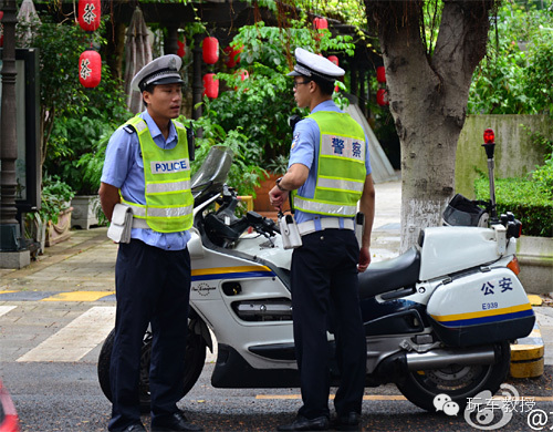 广州交警使用的是本田deauville 700