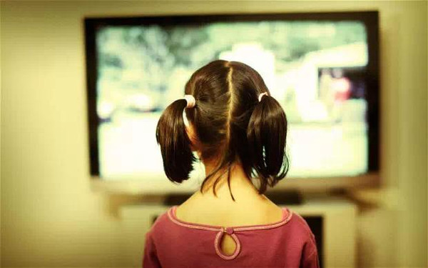 少看电视的孩子VS经常看电视的孩子,区别竟然