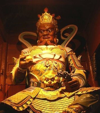 四大天王是佛教的护法神,与四大金刚(五台山秘魔岩神通广大泼法金刚