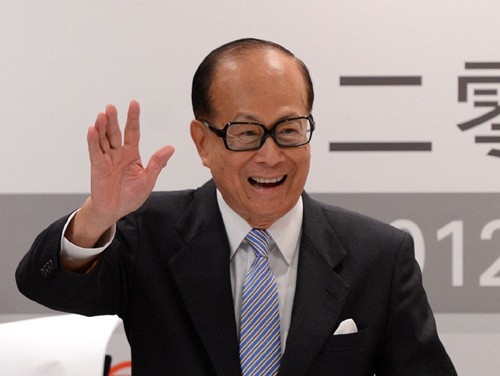 从面相来看,额头又名官禄宫,官禄官禄,大家不要以为只是官,还有禄,禄就是代表财,代表富,因此,额高又阔又圆润无破,就是富有的其中一个特征。