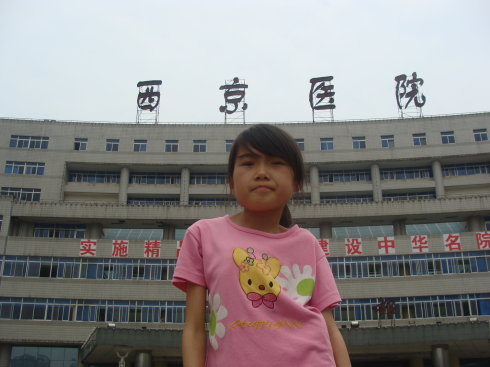 12岁咸阳女孩脊椎呈S型,数万手术费难倒家人