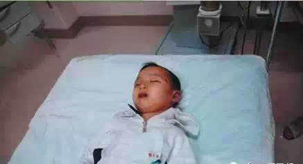 七岁视频中毒,送往小孩抢救无效死.亡.竟然是吃医院线输入图片