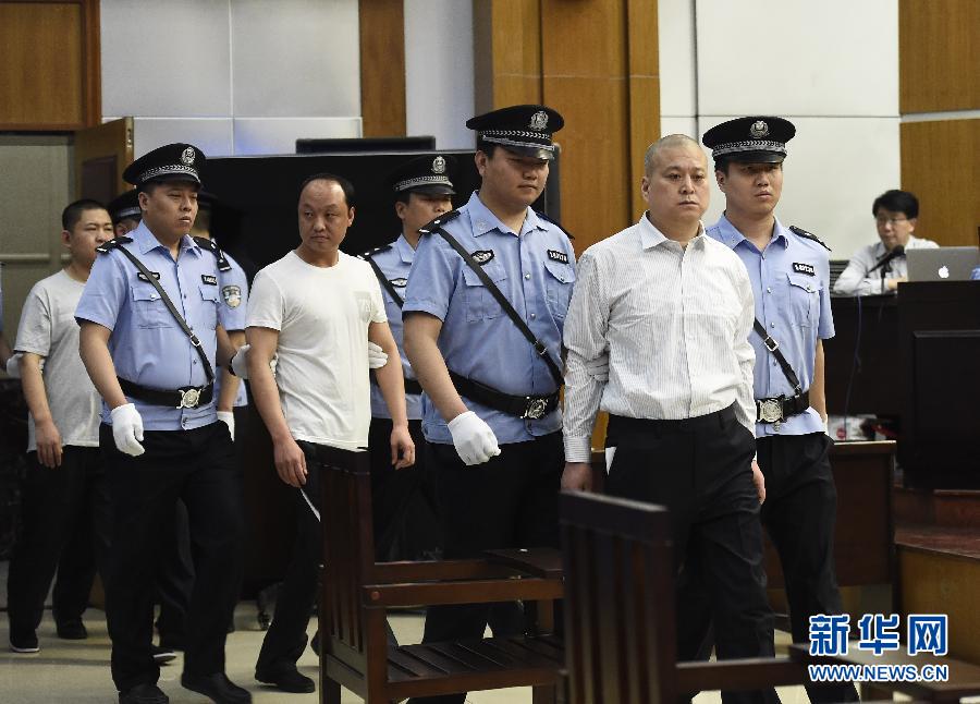 太原市中院开庭审理王文军等人涉嫌犯故意伤害罪,滥用职权罪一案(组图