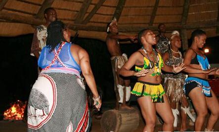 旅行探索:南非布须曼人只爱肥臀姑娘