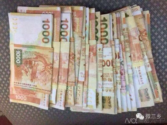 部分球童获得的现金红包。 图片来源:微三乡