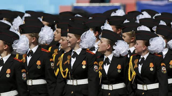 俄罗斯在莫斯科红场举行阅兵,庆祝卫国战争胜利70周年,俄罗斯军校女兵