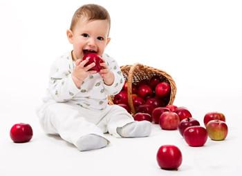 新妈课堂:婴儿期如何给宝宝正确吃水果