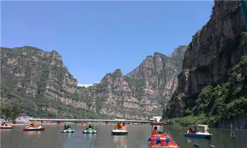 十渡风景区是中国国家aaaa景区和中国国家地质公园.
