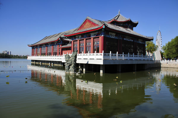 水上公园位于天津市区南侧,被天津市民俗称为"水上.