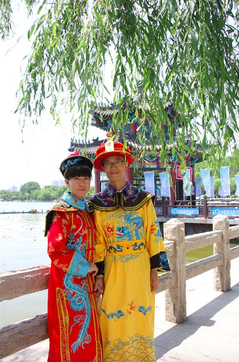 大明湖畔的第八张婚纱照