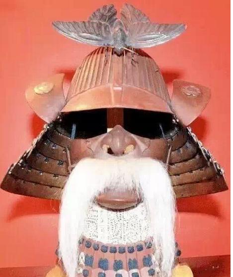 令人不忍直视的日本武士头盔,太奇葩了