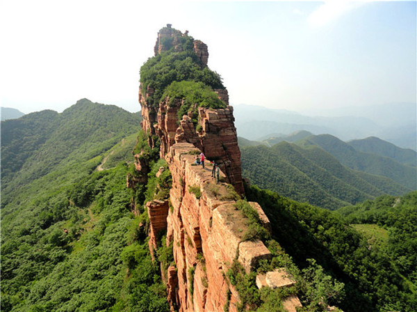 以嶂石岩命名的嶂石岩地貌,和丹霞地貌,张家界地貌并称为三大旅游