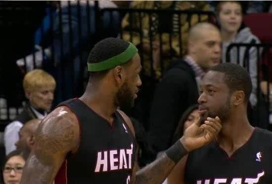 NBA搞笑G动图,帮主霸气抓球晃人 AI假动作超