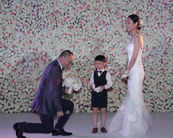 著名导演王小帅在举行婚礼,迎娶制片人女友刘璇,婚礼现场,王小帅