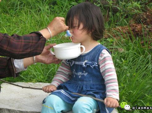 2岁女童居然胃溃疡还吐血!真相让人无法接受!