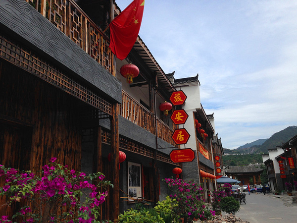 阳光在石棉,"红色"印象就在安顺场