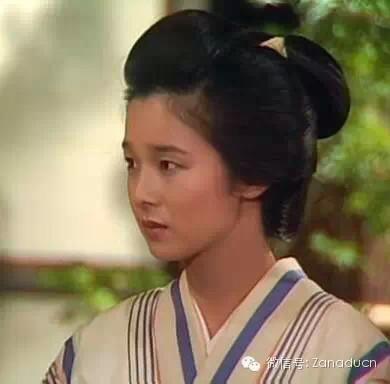 三,阿信by田中裕子荒木由美子生于1960年,比山口百惠小一岁,17岁以一