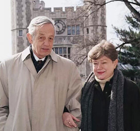 诺贝尔经济学奖获得者约翰·纳什和妻子艾丽西亚. 资料照片.