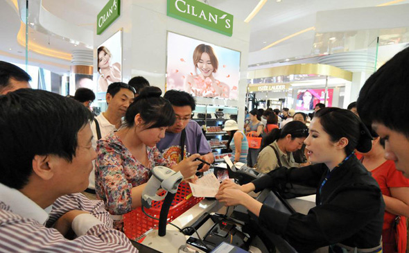 韩媒盘点热销产品 中国游客化妆品需求旺盛