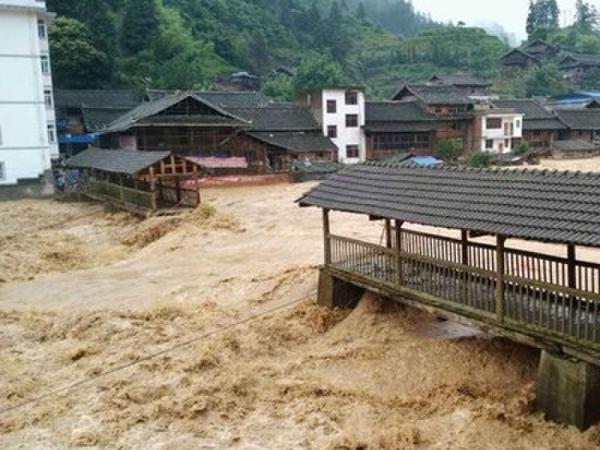 贵州雷山爆发洪水 积水最深达2米(图)图片