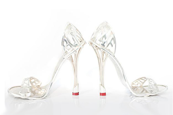 英国顶级珠宝商打造价值70万铂金女士高跟鞋