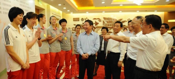 0 中国排球协会名誉主席,原中共中央政治局常委贺国强现场观看比赛.