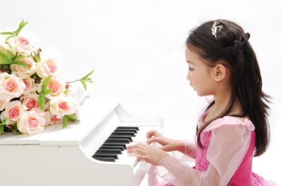儿童过早练钢琴，容易造成近视-搜狐