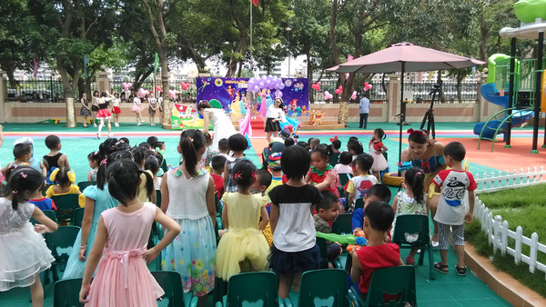 六一客串小牛津的感动:亲人是妈妈,孩子是老师徐娇性感电影图片