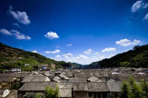 嵩溪,曾有"小杭州"之称,江南乡村的悠久与韵味,在这个古村落里隐隐