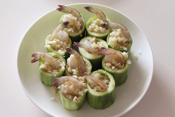 虾仁丝瓜盅--造型漂亮的宴客菜图片