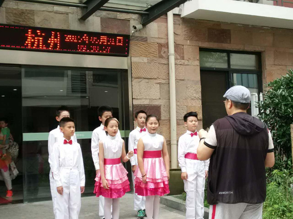 杭州电视台宝贝星计划栏目组开展敬老公益演出