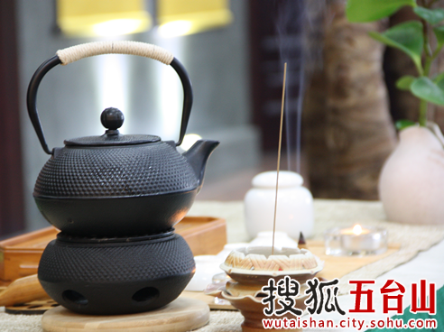张龙飞:一盏茶,一缕茶香又将我们带入"金莲禅韵永葆童真"的茶道中