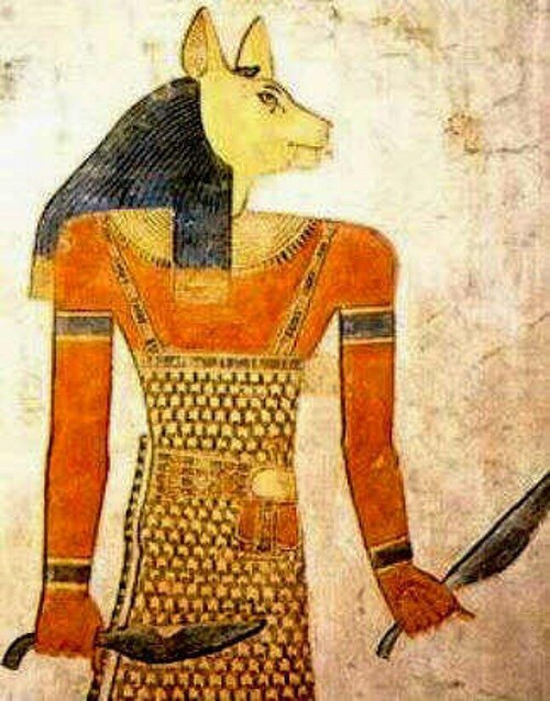在埃及神话中,太阳神拉曾经化身为猫,击败了阻止太阳东升西落的巨蟒